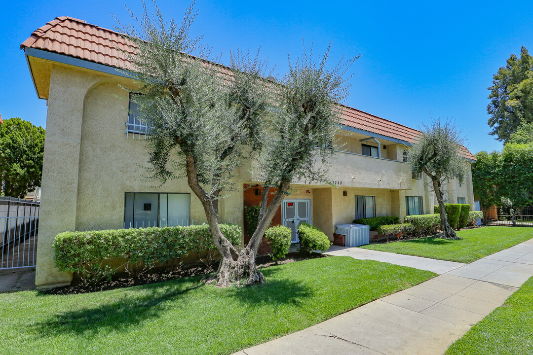 Jordan Apartments in Canoga Park, CA - Building Photo