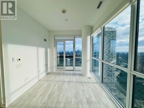 39 Roehampton Ave in Toronto, ON - Building Photo - Building Photo