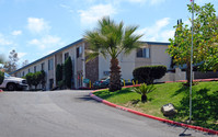 Vista Terrace Apartments in Vista, CA - Foto de edificio - Building Photo