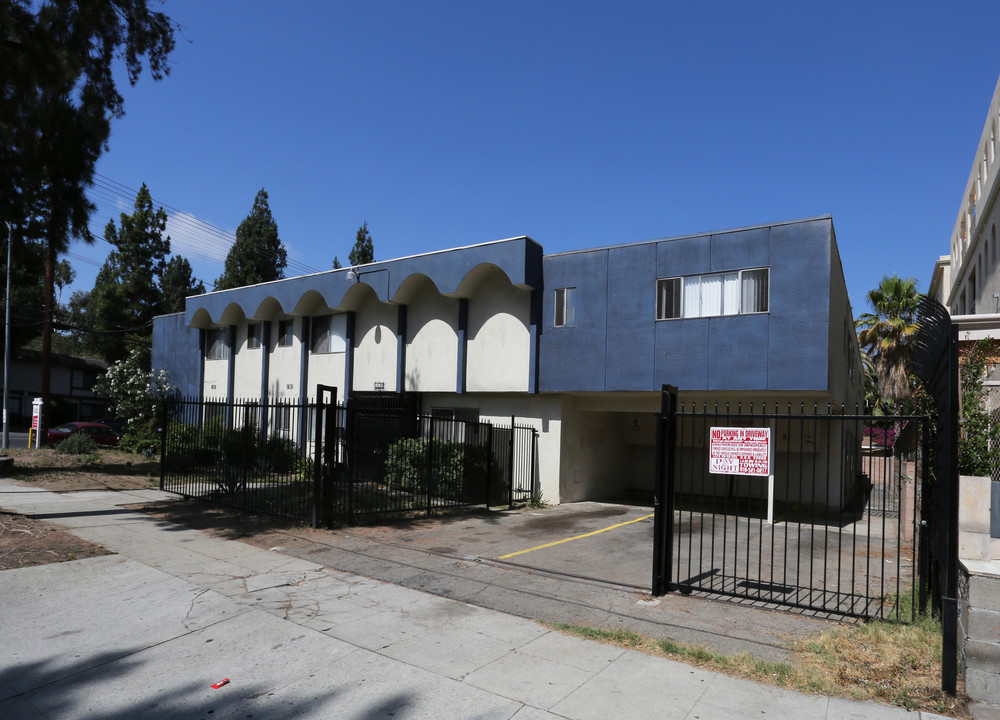 Baird Apartments in Reseda, CA - Building Photo