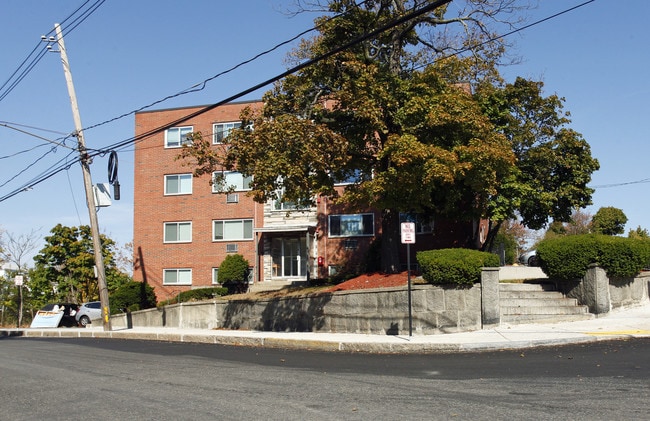 309 Washington Ave in Chelsea, MA - Foto de edificio - Building Photo