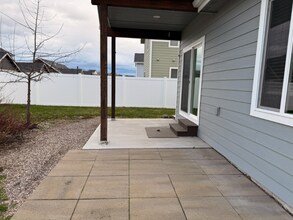 240 Triple Creek Dr in Kalispell, MT - Foto de edificio - Building Photo