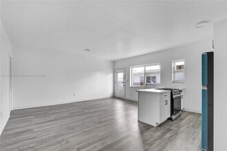 780 73rd St-Unit -33 in Miami Beach, FL - Foto de edificio - Building Photo