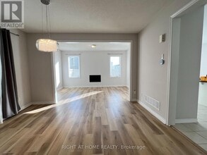 529 Honeylocust Ave in Ottawa, ON - Building Photo - Building Photo