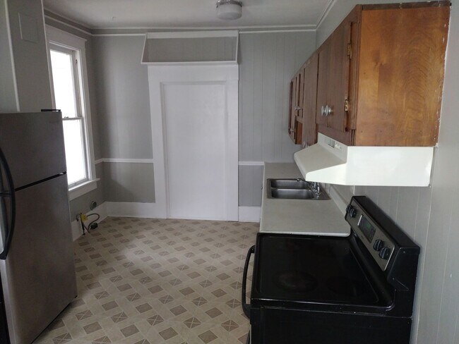 329 Main St in Rossville, KS - Building Photo - Building Photo