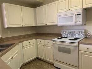 5524 Metrowest Blvd in Orlando, FL - Building Photo - Building Photo
