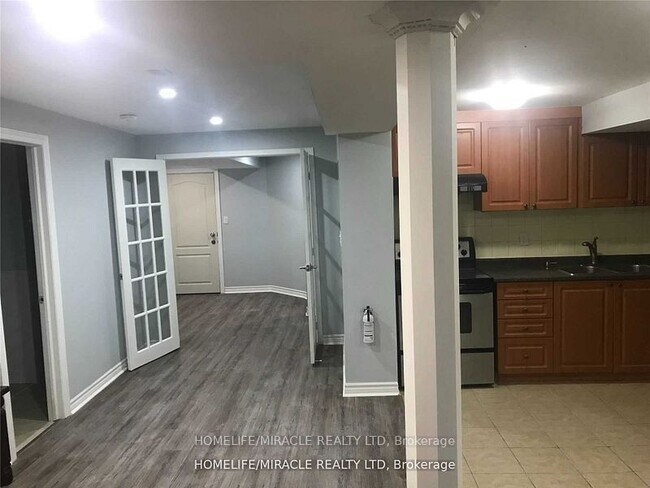 93 Whitehouse Cres in Brampton, ON - Building Photo - Building Photo