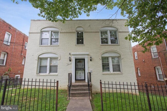 property at 2828 Buena Vista Terrace SE