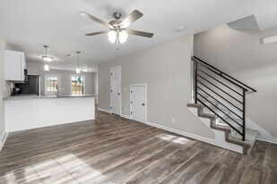 103 Holland Dr. in Clarksville, TN - Building Photo