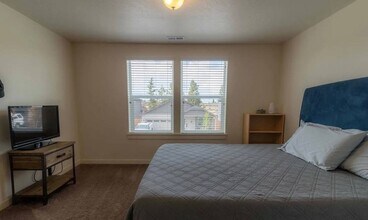 21169 SE Azalia Ave in Bend, OR - Building Photo - Building Photo