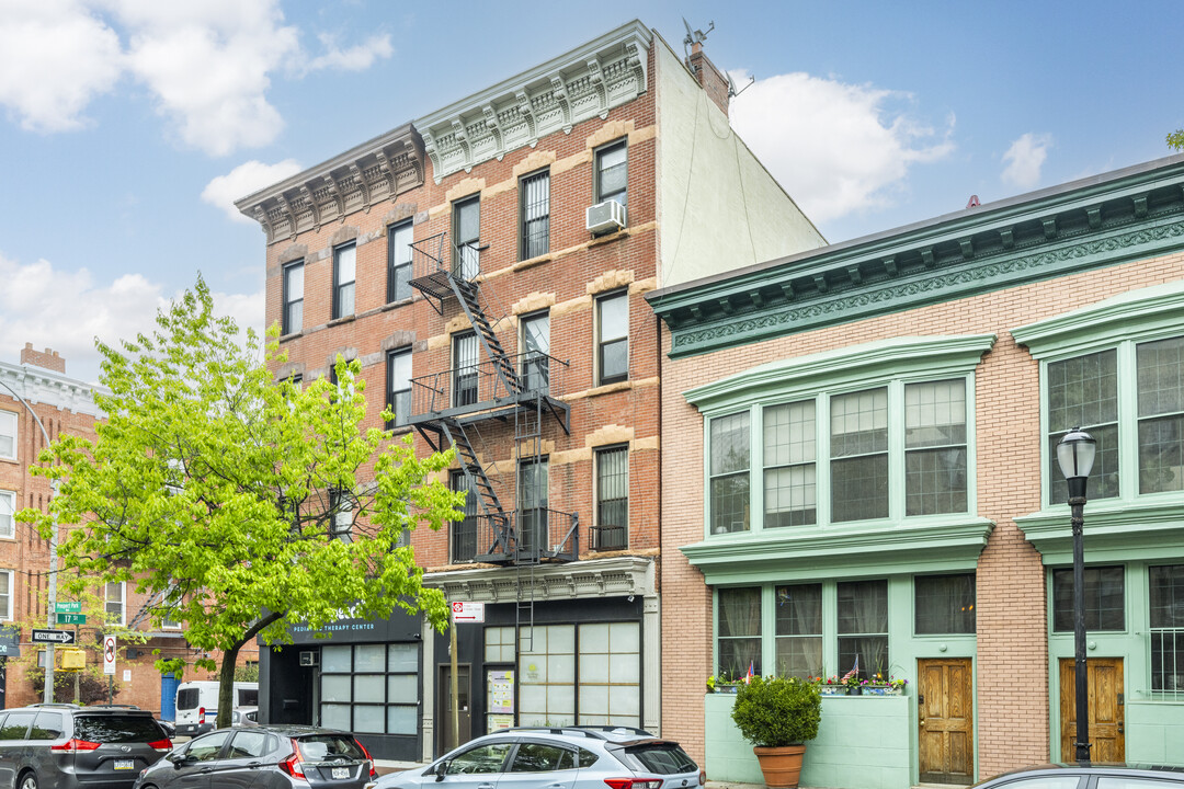 277 Prospect Park W in Brooklyn, NY - Building Photo