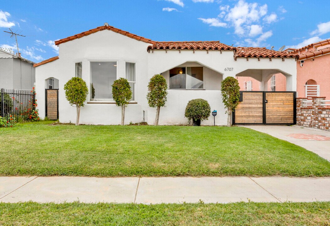 6707 4th Ave in Los Angeles, CA - Building Photo