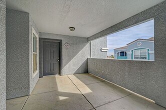 6955 N Durango Dr in Las Vegas, NV - Building Photo - Building Photo