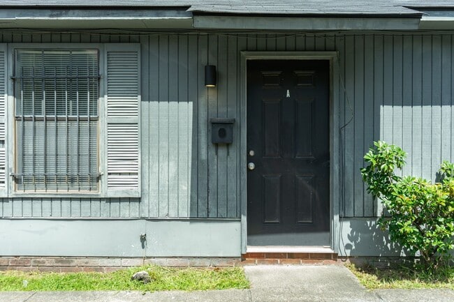 property at 2009 Broad St