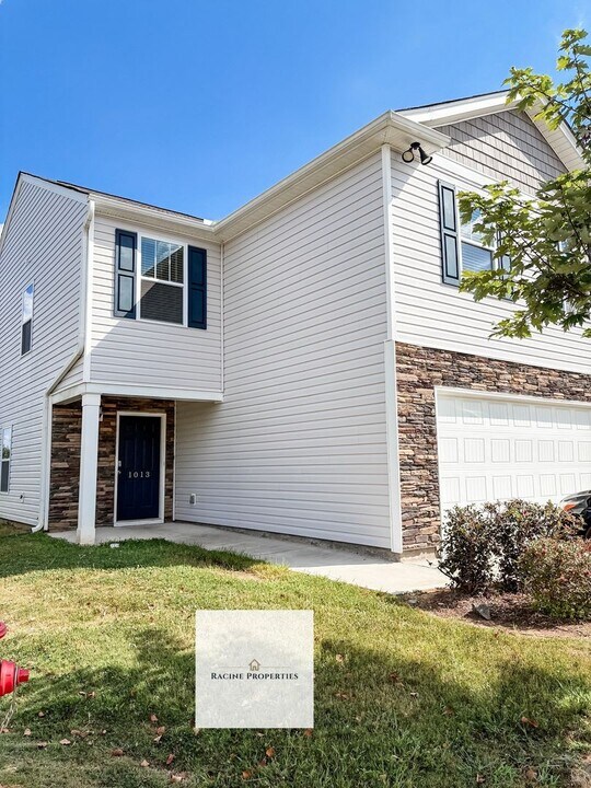 1013 Bridlebrook Trail in Greer, SC - Building Photo