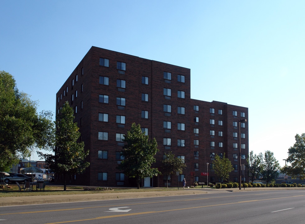 Westview Manor in Huntington, WV - Building Photo