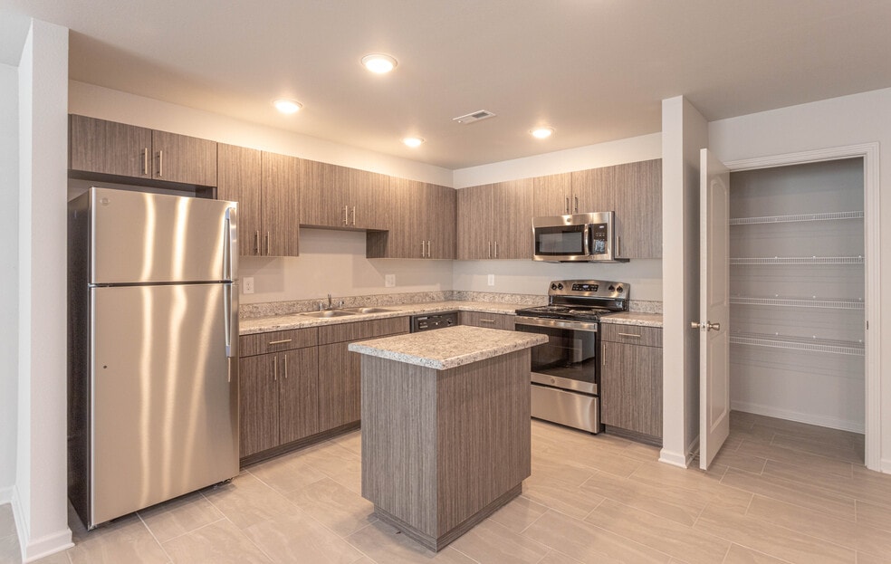 Royal Crest Apartments Muscle Shoals, AL Apartments For Rent