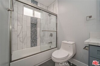 1872 W 20th St in Los Angeles, CA - Building Photo - Building Photo