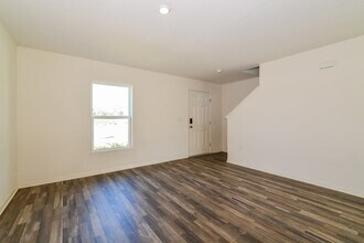 737 Hillview Lp in Haines City, FL - Building Photo - Building Photo