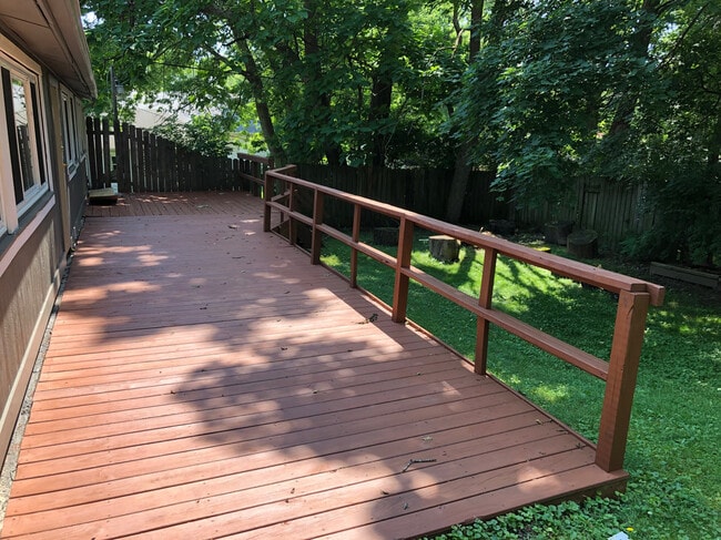 210 S Hutchinson Ave in Muncie, IN - Foto de edificio - Building Photo