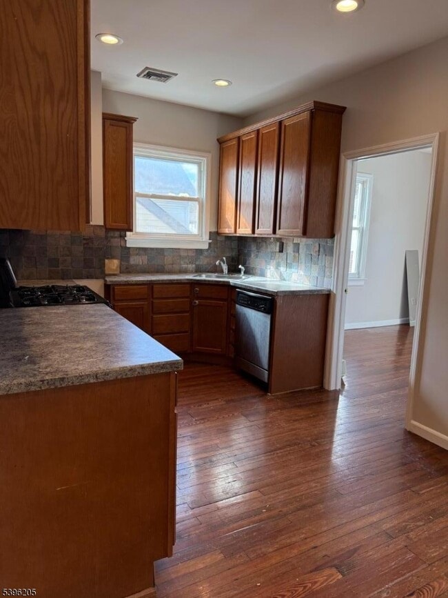 507 Bloomfield Ave in Nutley, NJ - Building Photo - Building Photo