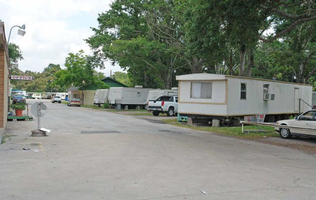 CIRCLE TRAILER PARK in Beaumont, TX - Building Photo - Building Photo