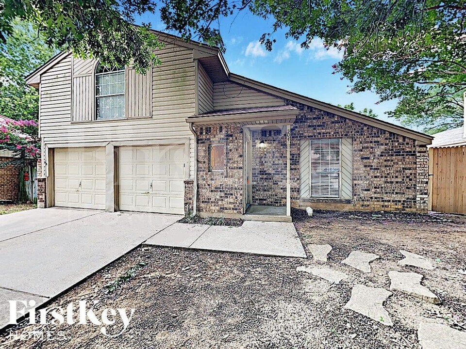 504 Mockingbird Dr in Mansfield, TX - Building Photo