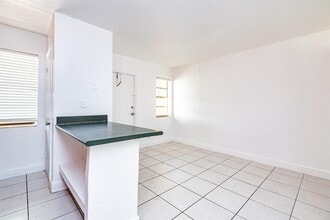 4051 N Dixie Hwy, Unit 20 in Oakland Park, FL - Foto de edificio - Building Photo