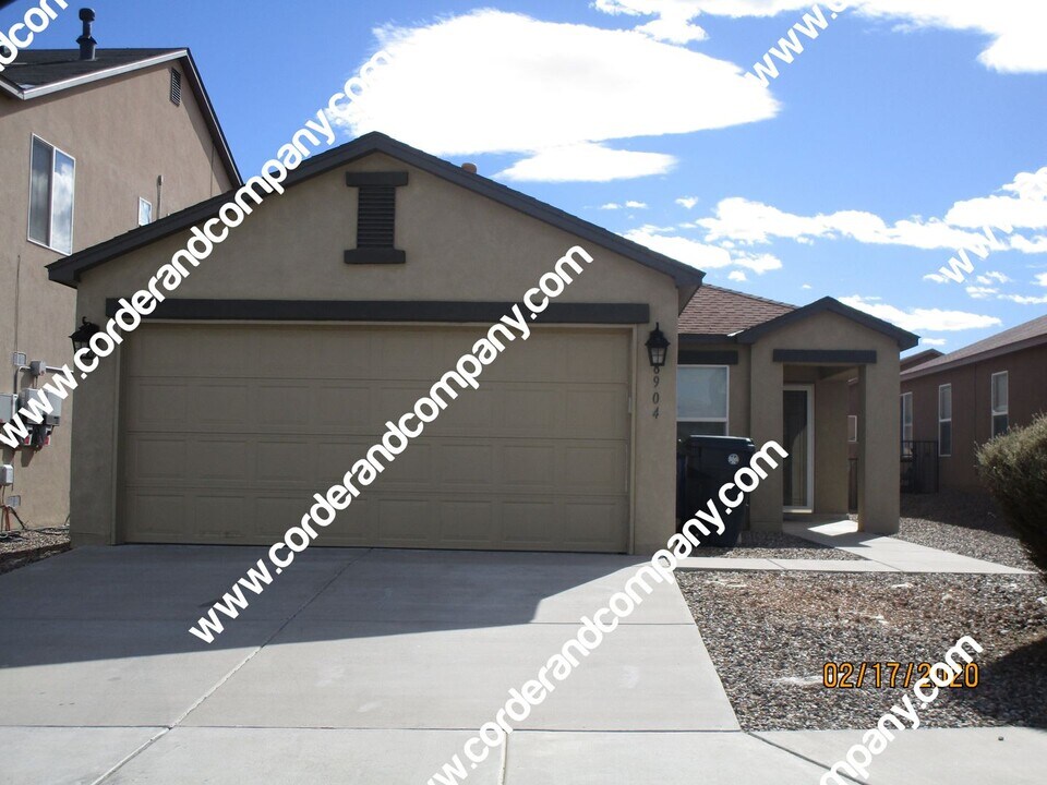 8904 Hatteras Pl NW in Albuquerque, NM - Building Photo