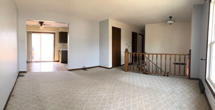 1015 Calumett Dr in Cedar Falls, IA - Building Photo - Building Photo