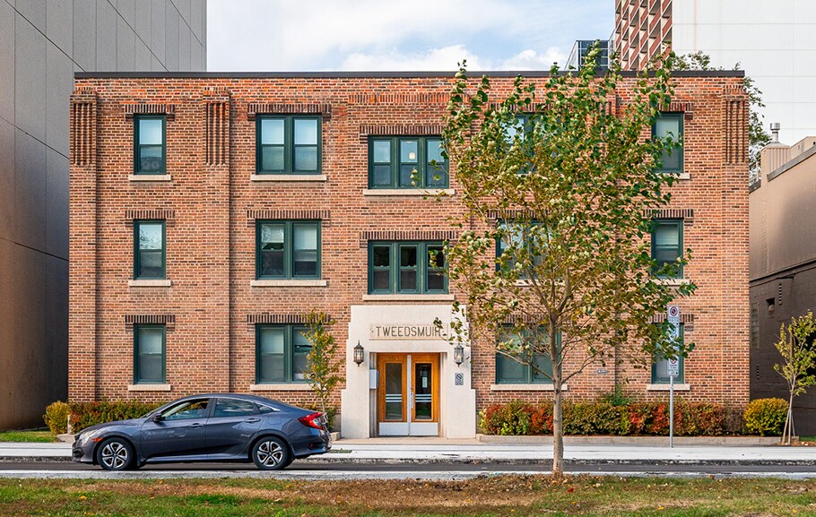 The Tweedsmuir in Winnipeg, MB - Building Photo