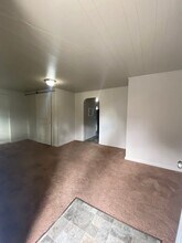 163 E Grant St in Lebanon, OR - Foto de edificio - Building Photo
