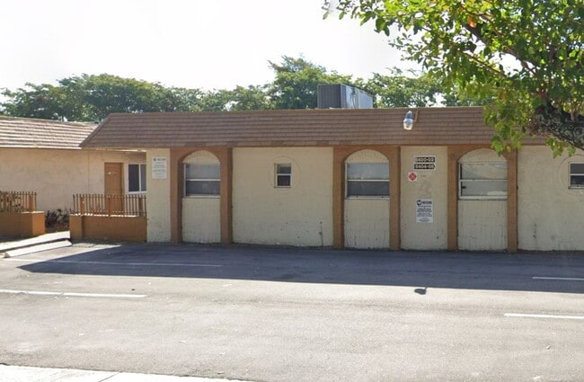 5400 NW 24th St in Lauderhill, FL - Building Photo - Building Photo