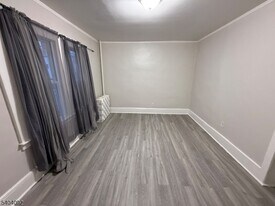 28 Kenmore Ave, Unit 30 in Newark, NJ - Building Photo