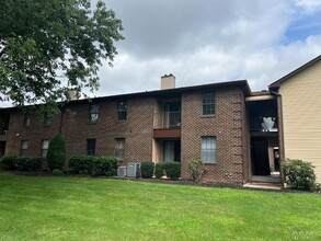 18 Foxhall, Unit 18C in Middlesex, NJ - Foto de edificio - Building Photo