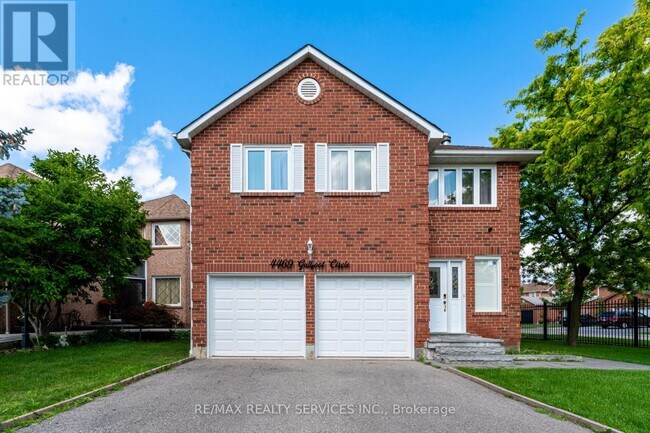 4469 Gullfoot Cir in Mississauga, ON - Building Photo - Building Photo