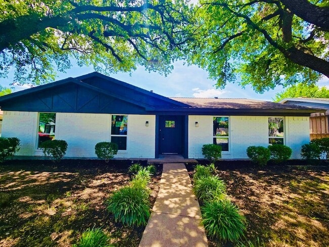 property at 526 Doral Pl