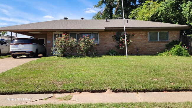 property at 4108 Parkway Dr