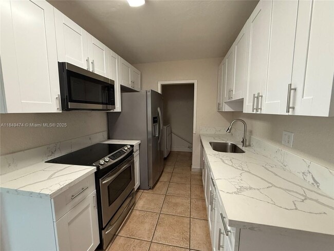 property at 641 N 70th Ave