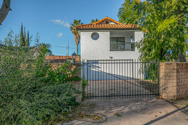 11444 Odessa Ave