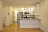 855 Beacon St, Unit 8 in Boston, MA - Building Photo - Building Photo