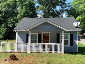 1102 W Davidson Ave in Gastonia, NC - Building Photo - Building Photo