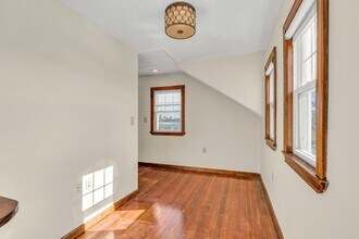 9 Old Wood Rd in Edgewater, NJ - Building Photo - Building Photo