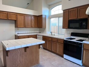 8743 Mesa Brook Way in Elk Grove, CA - Building Photo - Building Photo