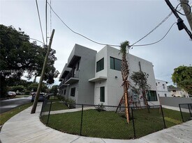6480 NE 1st Ave in Miami, FL - Building Photo