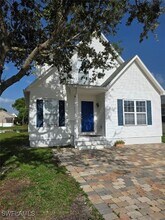250 Leawood Cir in Naples, FL - Building Photo - Building Photo