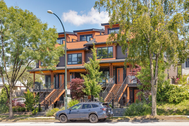 4402-4422 Nanaimo St in Vancouver, BC - Building Photo - Building Photo