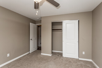 Oakcrest Condominiums in Iowa City, IA - Foto de edificio - Interior Photo