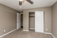 Oakcrest Condominiums in Iowa City, IA - Building Photo - Interior Photo