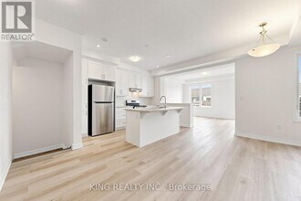106 Yorkshire Dr in Barrie, ON - Building Photo - Building Photo